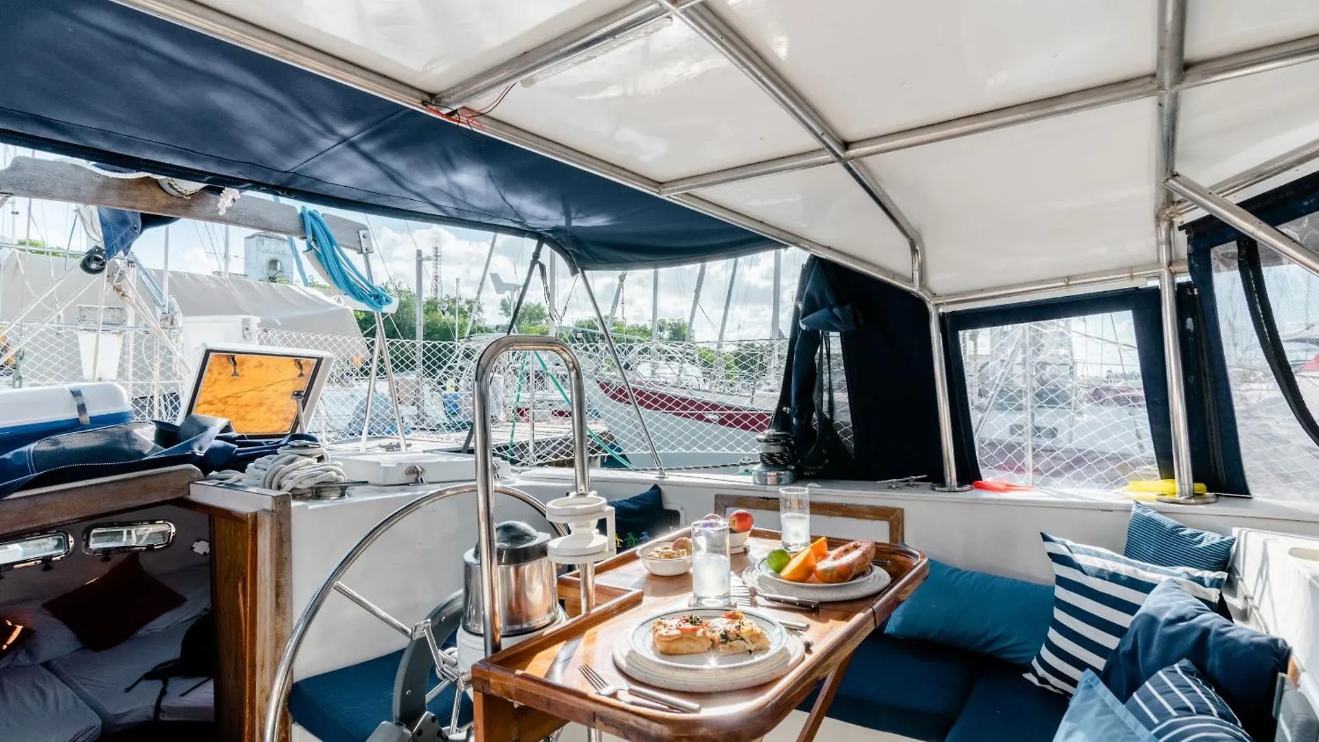 Botel An Island Of Your Own On The Island - The Gemini Hotel Isla Mujeres