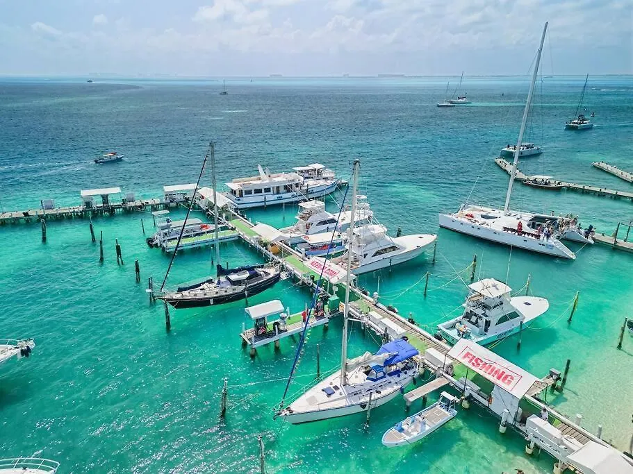 An Island Of Your Own On The Island - The Gemini Hotel Isla Mujeres